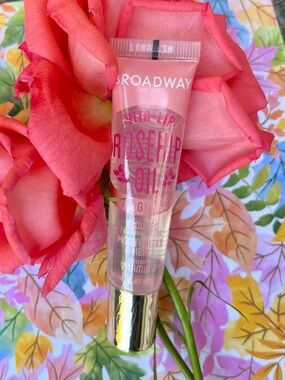 Broadway Vita-Lip Rosehip Oil Clear Lip Gloss in tube